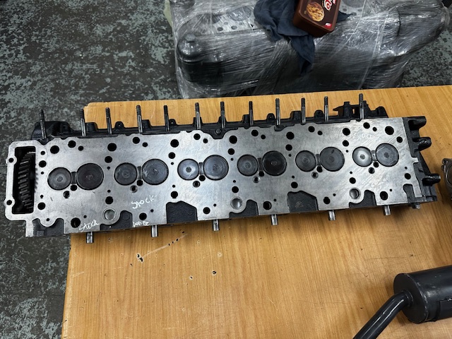 Cylinder Head 6HH1 Isuzu - Private Seller Cylinder Head 6HH1 Isuzu - Private Seller