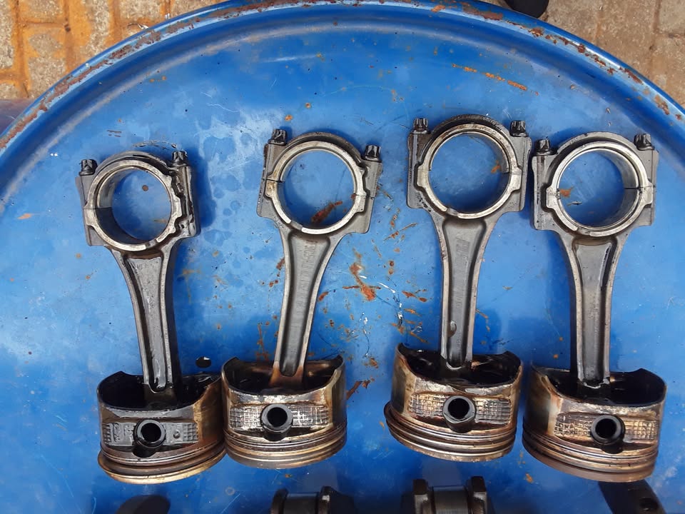 FORD ROCAM 1.3 PISTONS WITH CONRODS - Private Seller FORD ROCAM 1.3 PISTONS WITH CONRODS - Private Seller