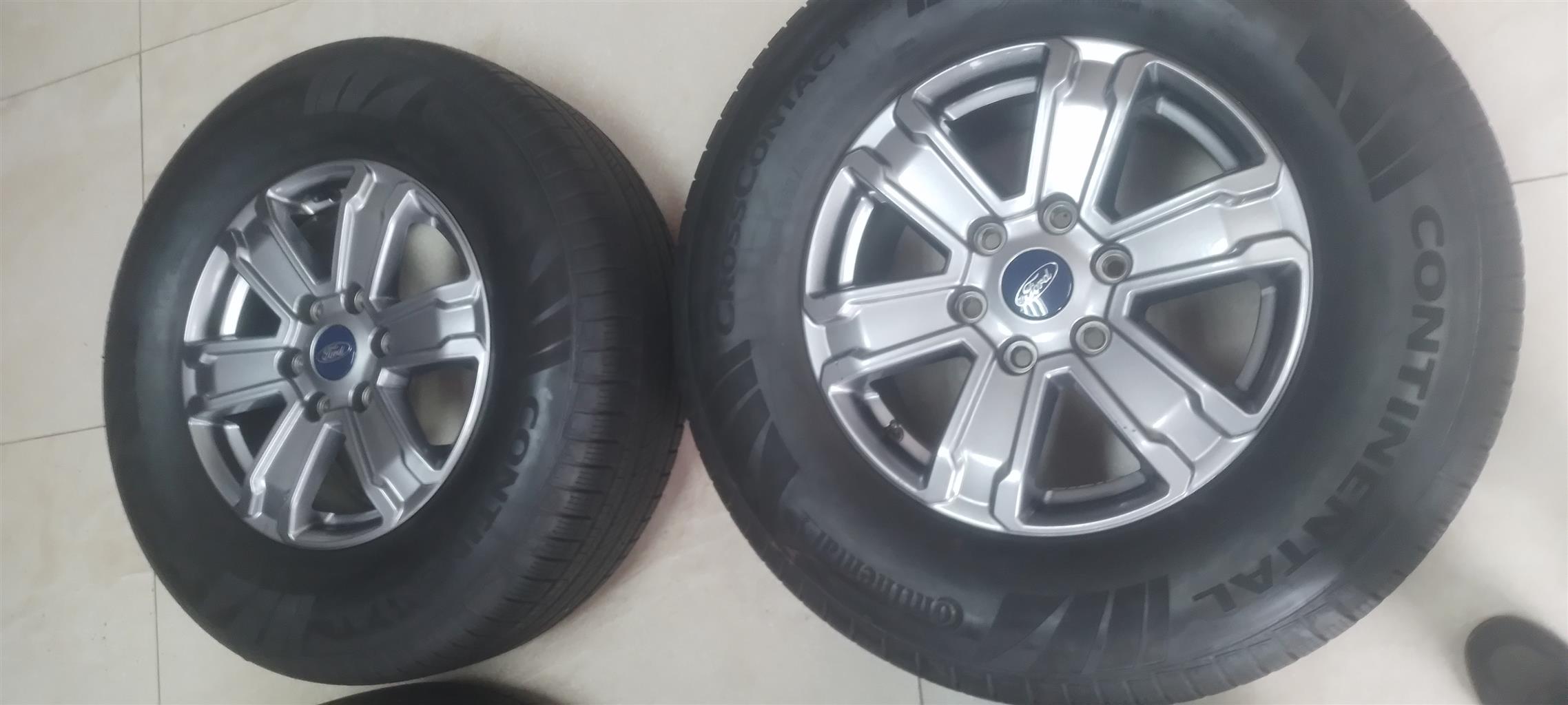 17 inch OEM Ford New gen rim with new 225/70 R17 continental cross contact tyres - Private Seller