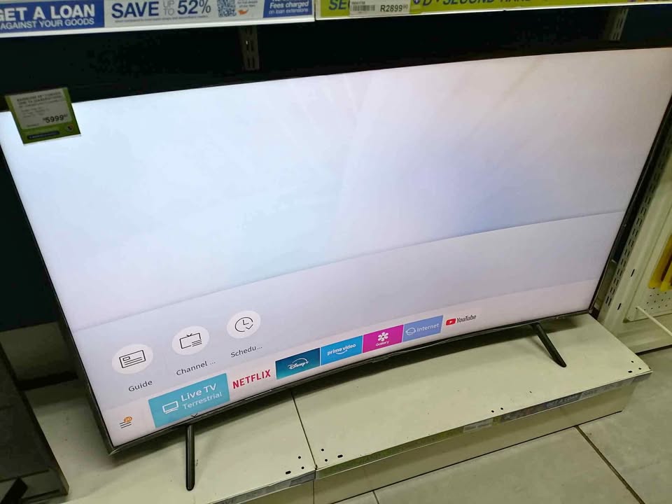 SAMSUNG 55" CURVE SMART TV