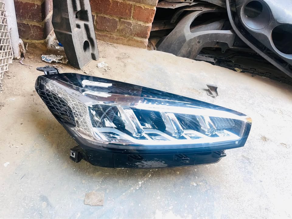 Chery Tiggo 7 pro headlight - Private Seller Chery Tiggo 7 pro headlight - Private Seller