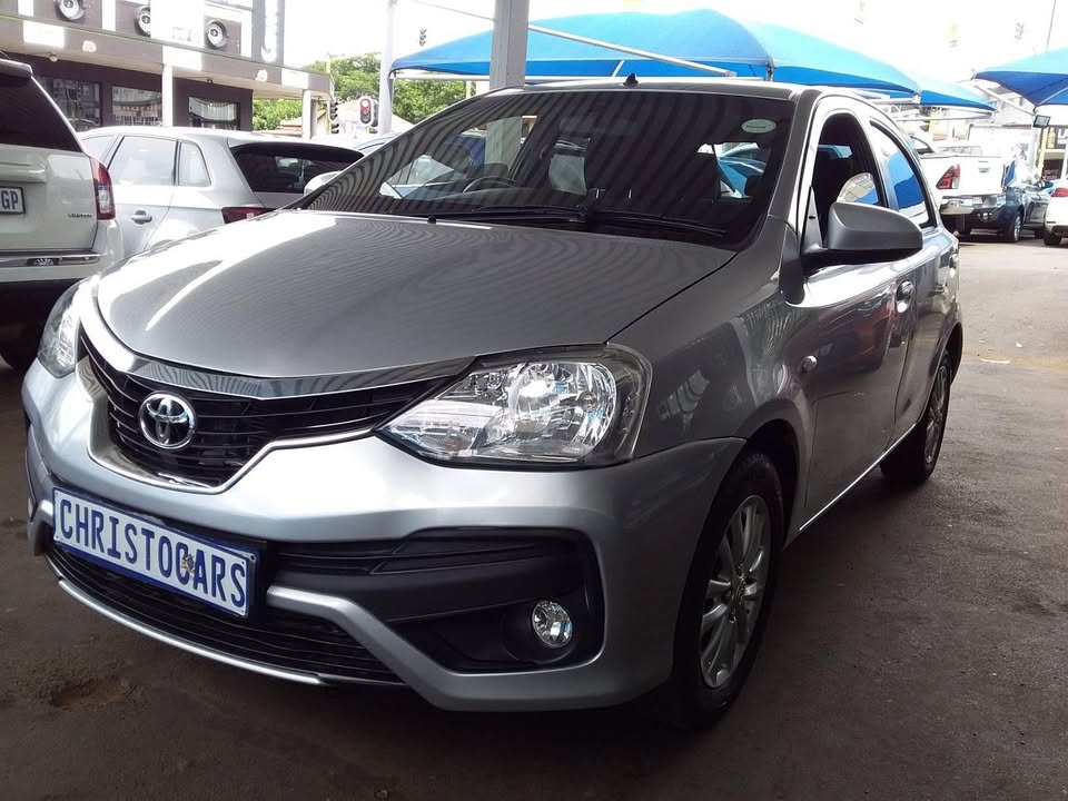 2017 model Toyota Etios sprint hacthback manual petrol