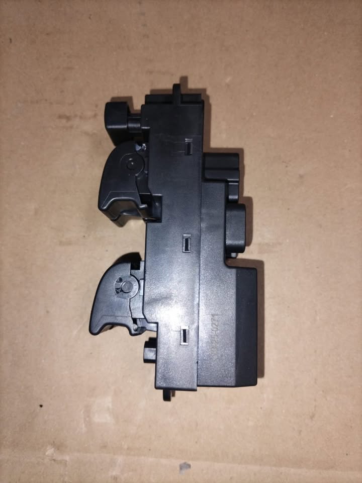 FORD RANGER T6 MAIN WINDOW SWITCH FOR SALE - Private Seller