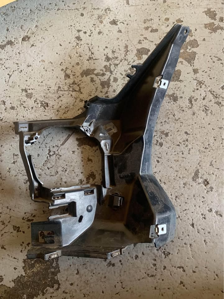 BMW F20 bumper brackets preface RHS