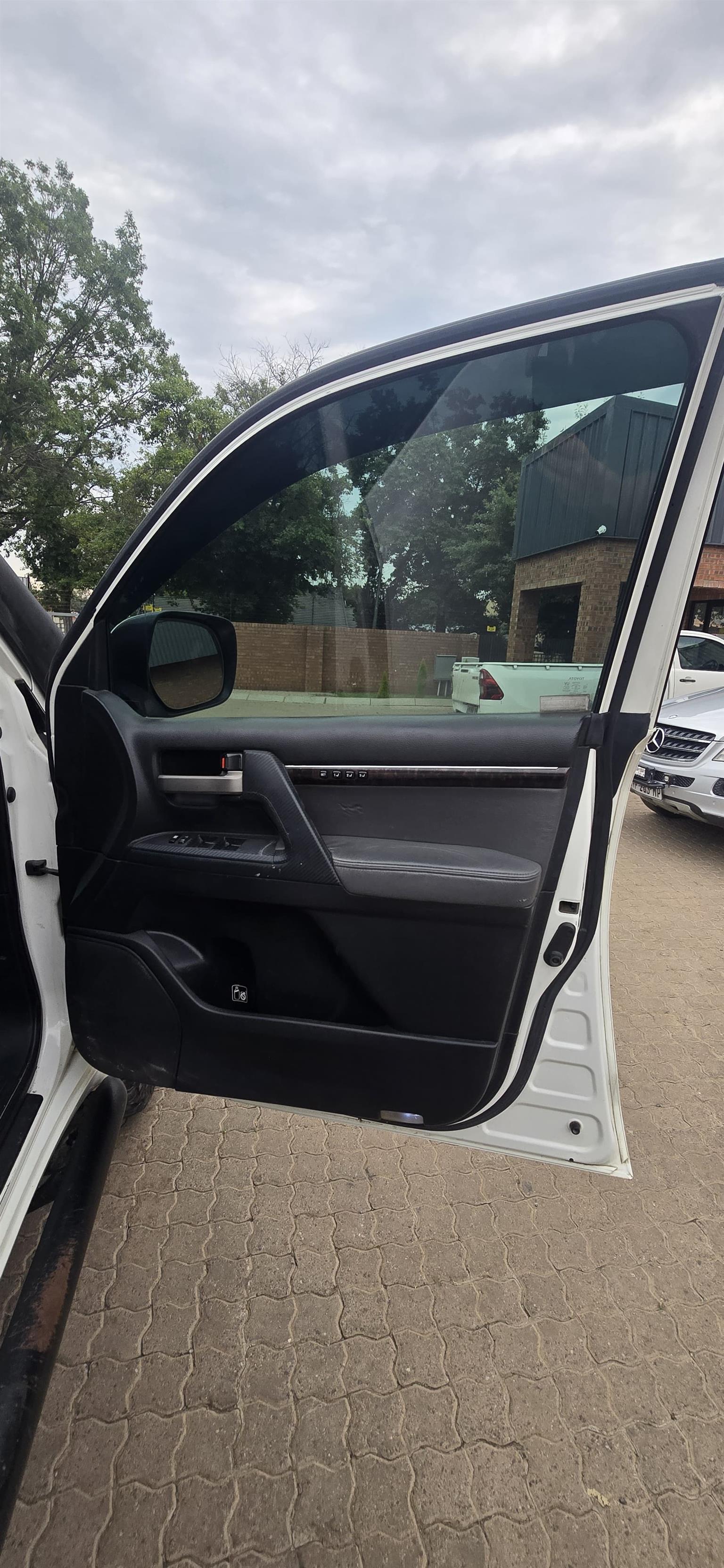 Used 2009 Toyota Land Cruiser 200 4.5D-4D V8 VX - Private Seller Used 2009 Toyota Land Cruiser 200 4.5D-4D V8 VX - Private Seller