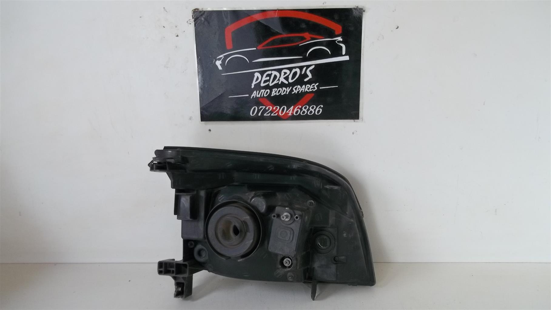 Nissan Xtrail left headlight - Private Seller Nissan Xtrail left headlight - Private Seller