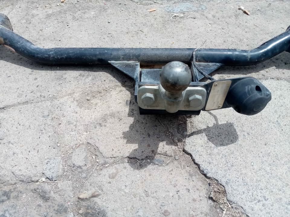 NISSAN NP200 TOWBAR - Private Seller