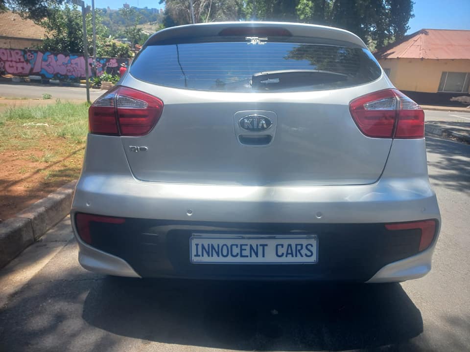 2015 KIA RIO HATCHBACK 1.4 PETROL, MANUAL, SILVER COLOR, MILEAGE 78000KMS