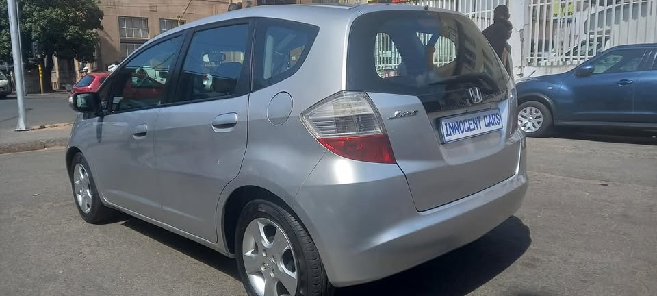 2010 HONDA JAZZ 1.5 PETROL AUTOMATIC TRANSMISSION, SILVER COLOUR, MILEAGE 85000KM