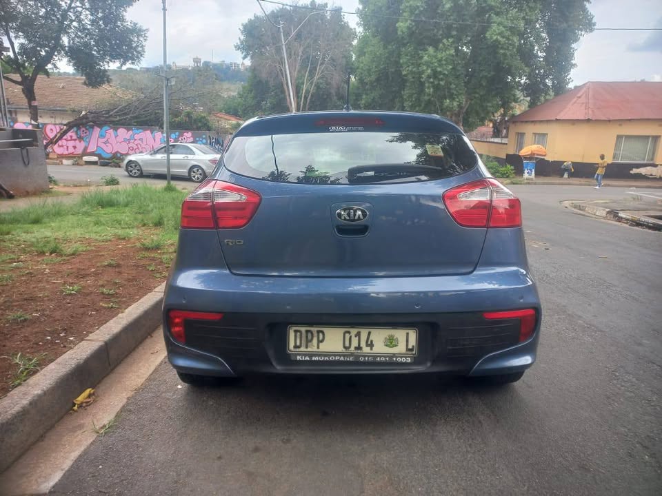 2016 Kia Rio Tec Hatchback 1.4 Petrol, Manual, Blue color, mileage Leather