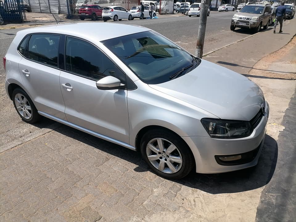 2012 Volkswagen polo 6 1.4 Comfortline Hatchback with a Nice interior seat