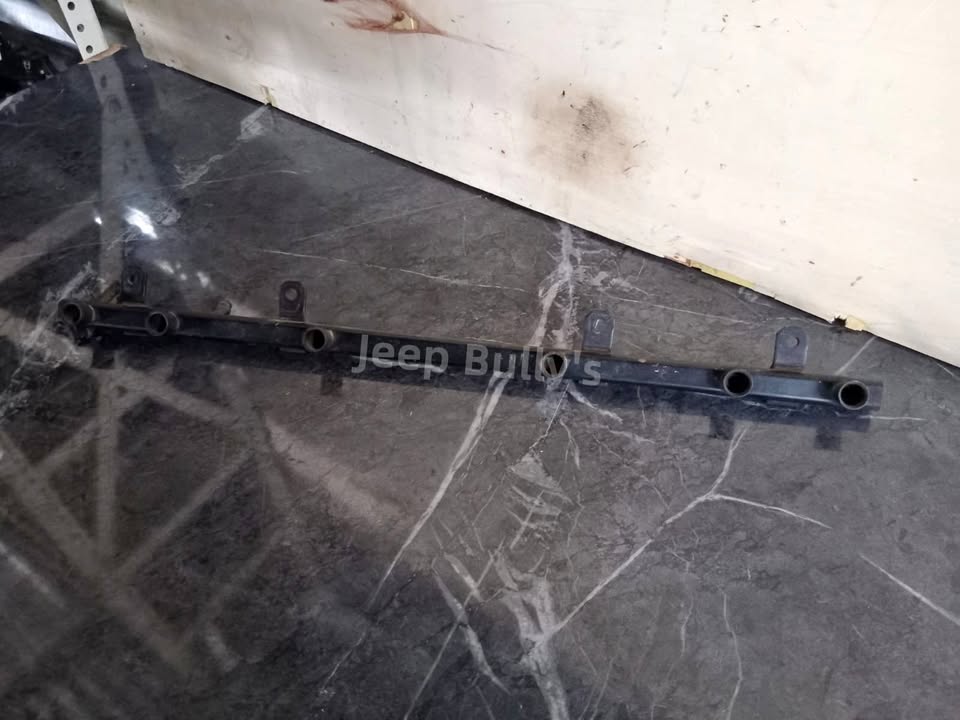 Jeep Cherokee XJ Used Fuel Rail In Store - Private Seller Jeep Cherokee XJ Used Fuel Rail In Store - Private Seller