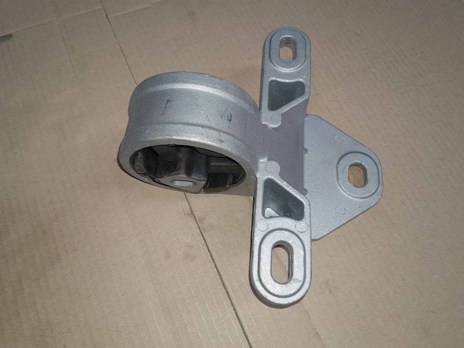DODGE CALIBER & JEEP 3.3L ENGINE MOUNTING FOR SALE - Private Seller DODGE CALIBER & JEEP 3.3L ENGINE MOUNTING FOR SALE - Private Seller
