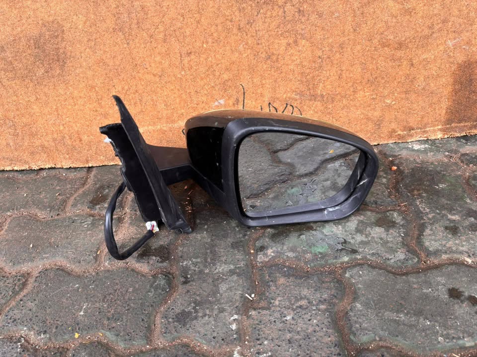 Nissan Magnite Mirror - Private Seller Nissan Magnite Mirror - Private Seller