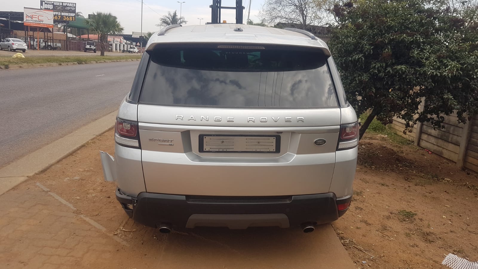 2016 Range Rover Sport 3.0 V6 Spares - Silver in colour