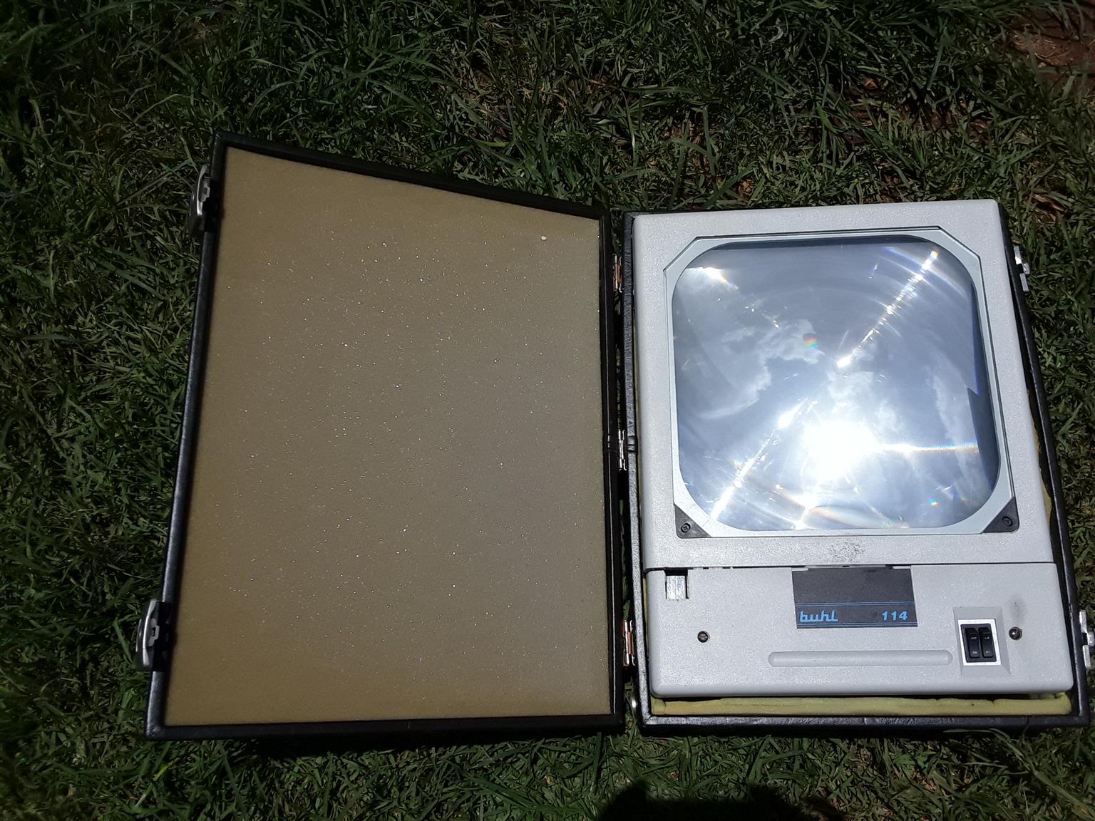 Overhead Projector. Large. With own carry case. Two globes option. One globes brand new. Overhead Projector. Large. With own carry case. Two globes option. One globes brand new.