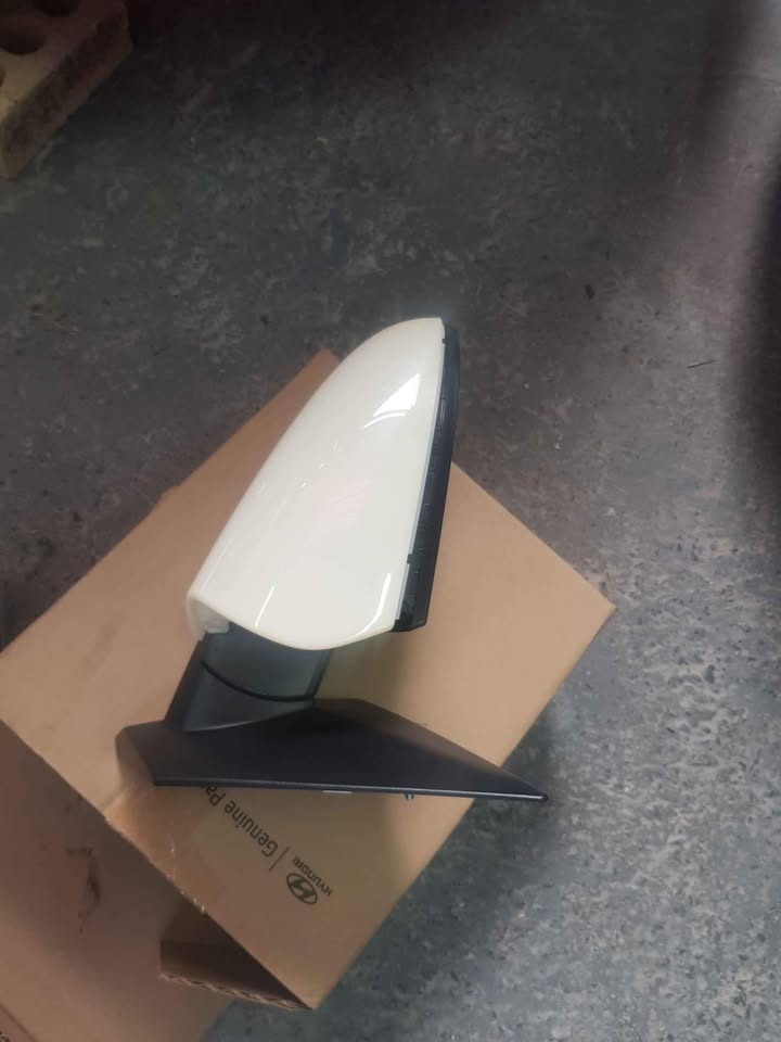 Hyundai i20 grand 2022 door mirror - Private Seller Hyundai i20 grand 2022 door mirror - Private Seller