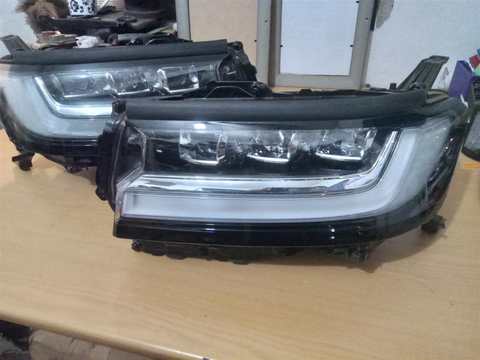 2022-2024 Toyota Land Cruiser Lc300 Headlight - Private Seller 2022-2024 Toyota Land Cruiser Lc300 Headlight - Private Seller