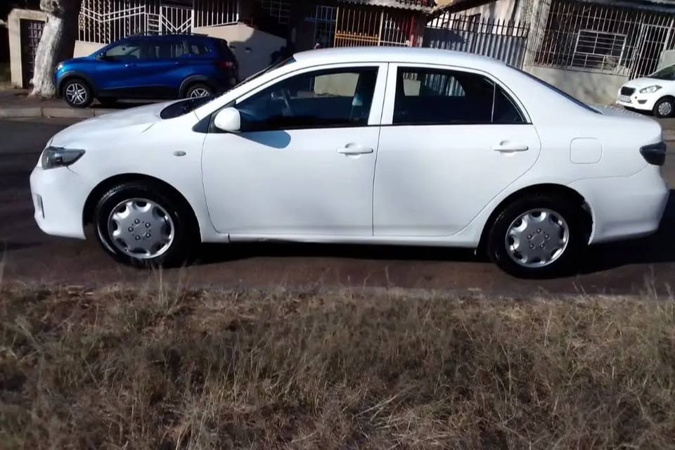 2017 TOYOTA COROLLA QUEST 1.6 MANUAL TRANSMISSION IN EXCELLENT CONDITION