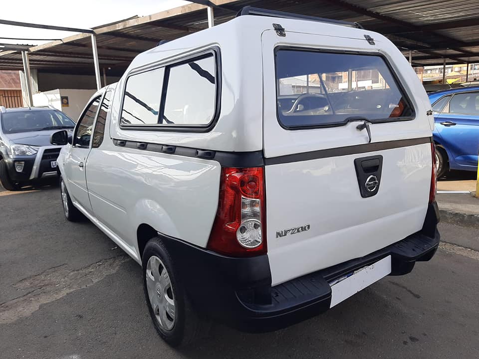 2011 Nissan Np200 1.6i Bakkie with a Canopy and a leather interior