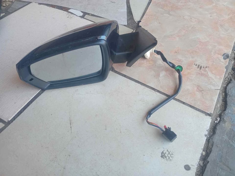 Audi A1 left side mirror - Private Seller Audi A1 left side mirror - Private Seller