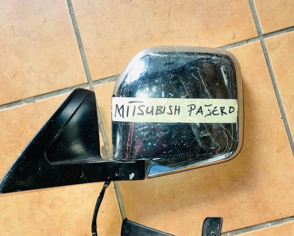 Mitsubishi Pajero side mirror - Private Seller Mitsubishi Pajero side mirror - Private Seller