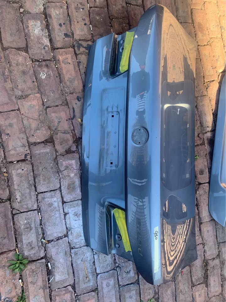 BMW G30 boot lid