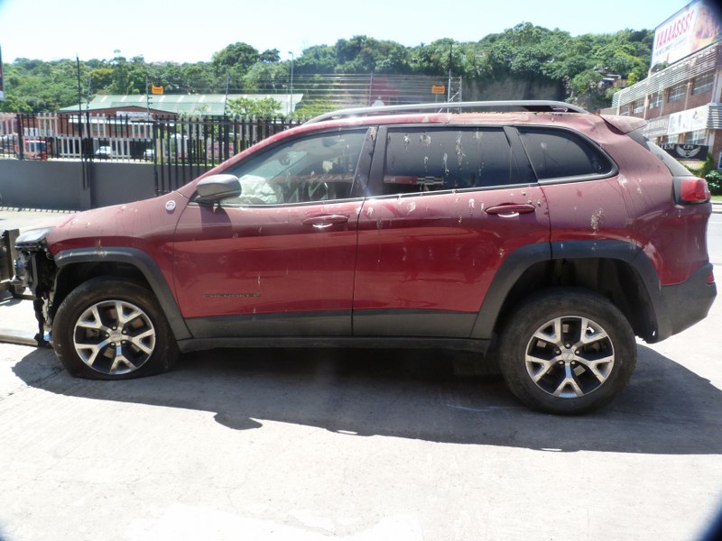 Jeep Cherokee 3.2 Trailhawk AT Red - 2018 STRIPPING FOR SPARES - Private Seller Jeep Cherokee 3.2 Trailhawk AT Red - 2018 STRIPPING FOR SPARES - Private Seller