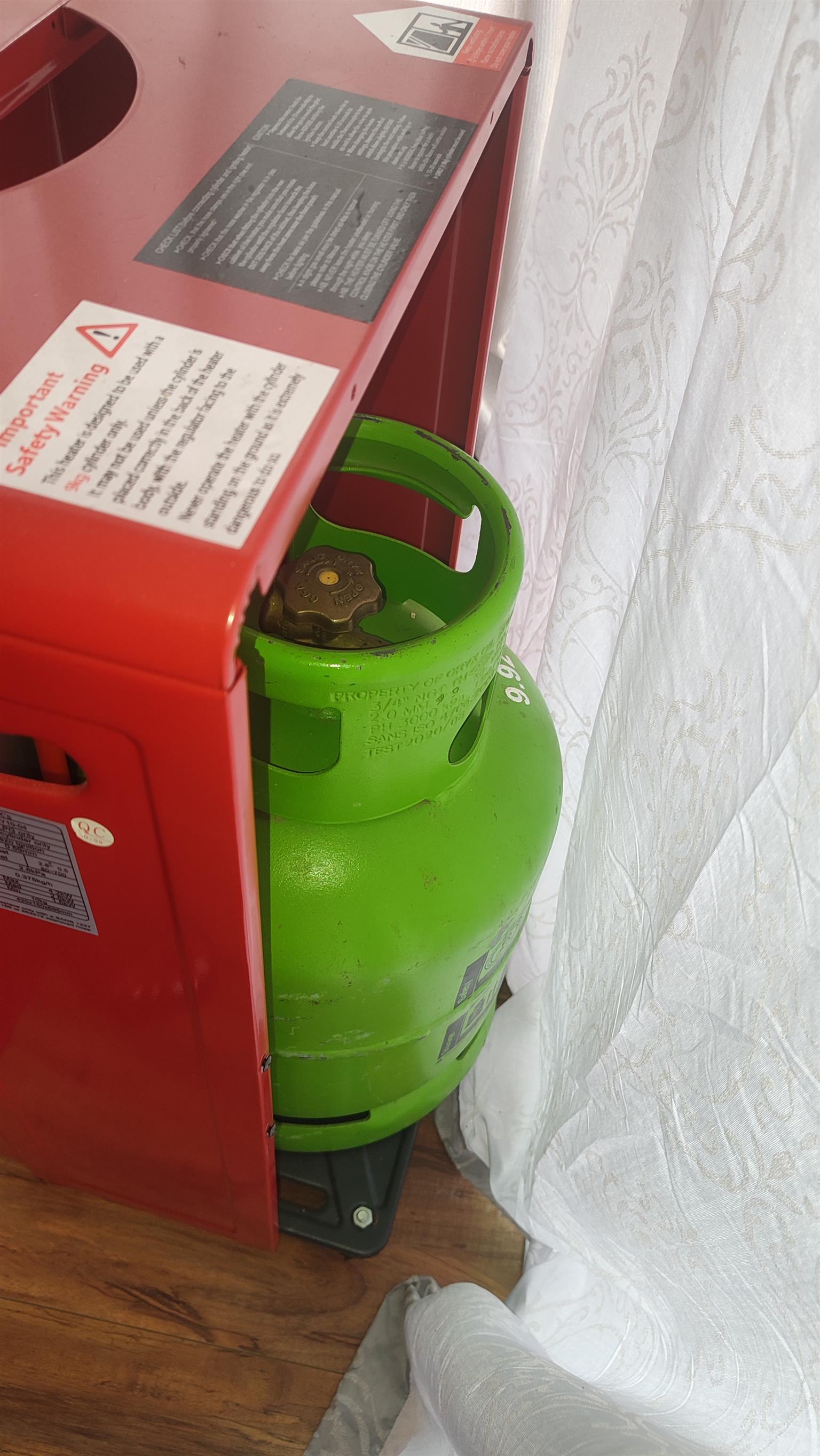 Gas heater and 9kg cylinder | Junk Mail