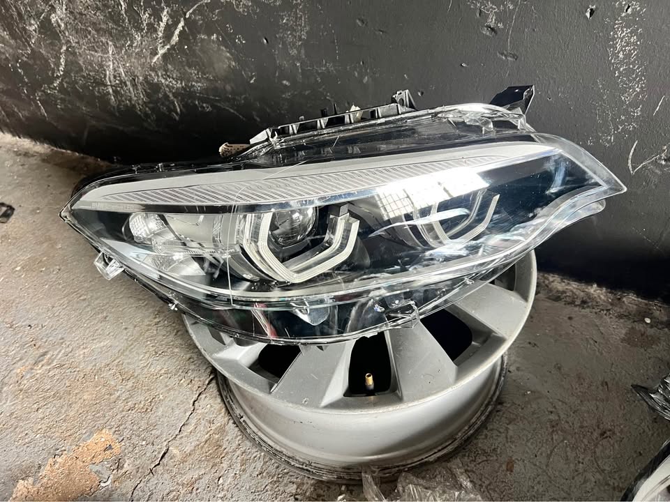 Bmw M2 F87 headlight right side - Private Seller Bmw M2 F87 headlight right side - Private Seller