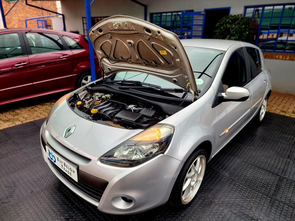 2010 Renault clio 1.6 16v automatic