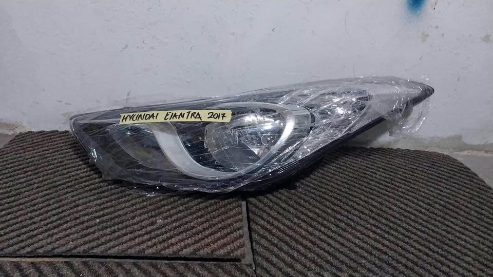 Hyundai Elantra headlight - Private Seller Hyundai Elantra headlight - Private Seller