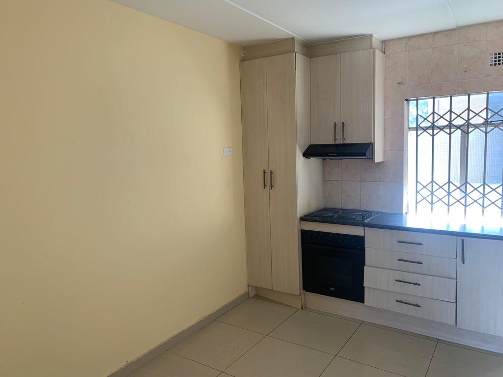 2 BEDROOM FLAT AVAILABLE FOR RENT IN FLEURHOF EXT 5 
