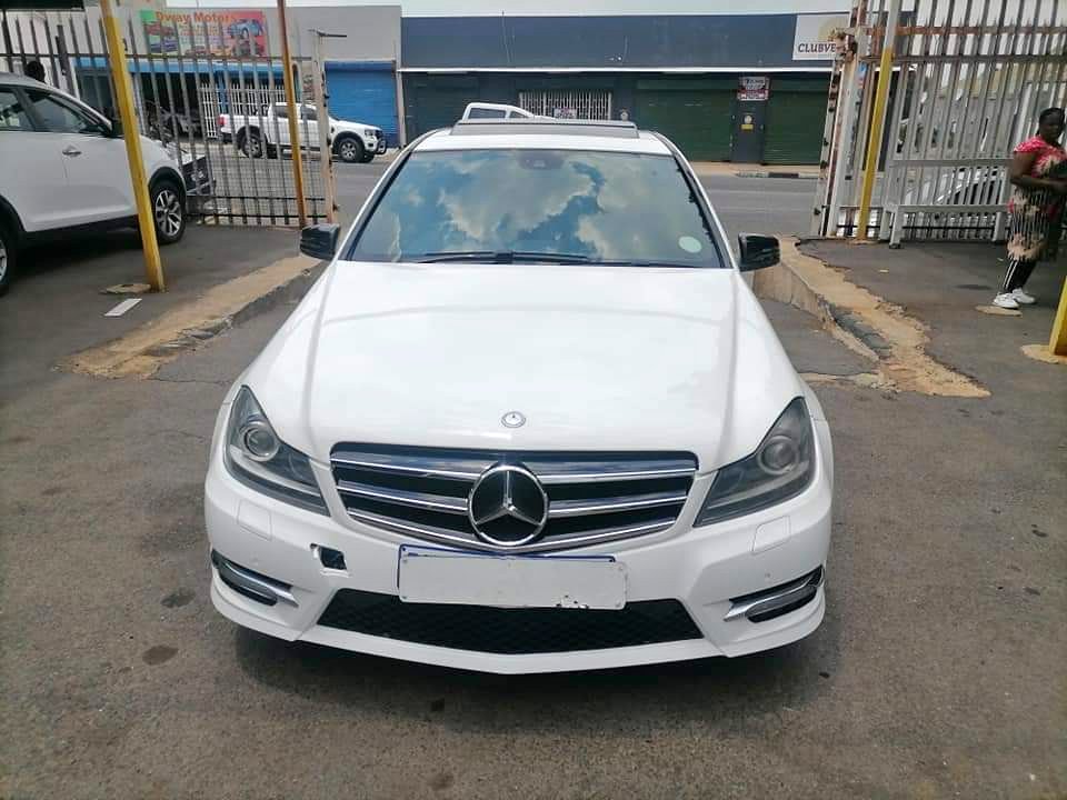 2013 Mercedes Benz C200 AMG Automatic and leather seat Sunroof