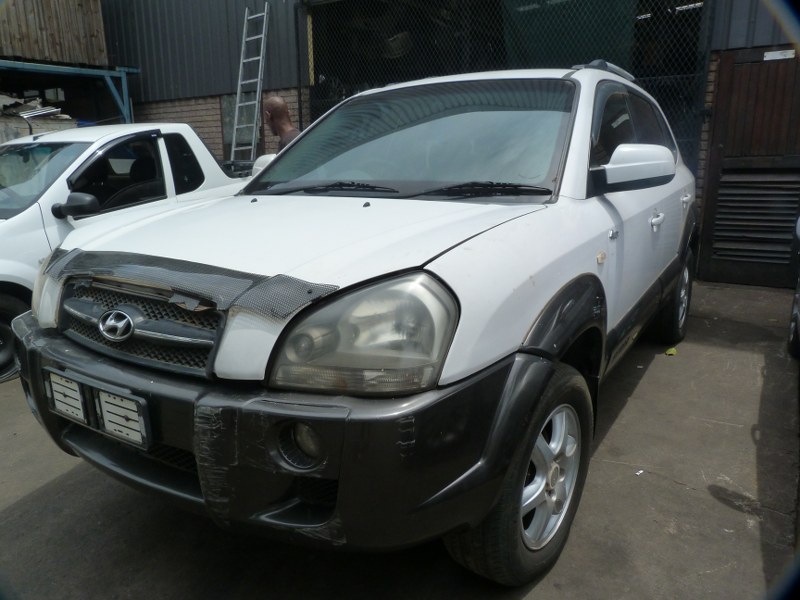 Hyundai Tucson 2.7 V6 AT White - 2005 STRIPPING FOR SPARES - Private Seller Hyundai Tucson 2.7 V6 AT White - 2005 STRIPPING FOR SPARES - Private Seller