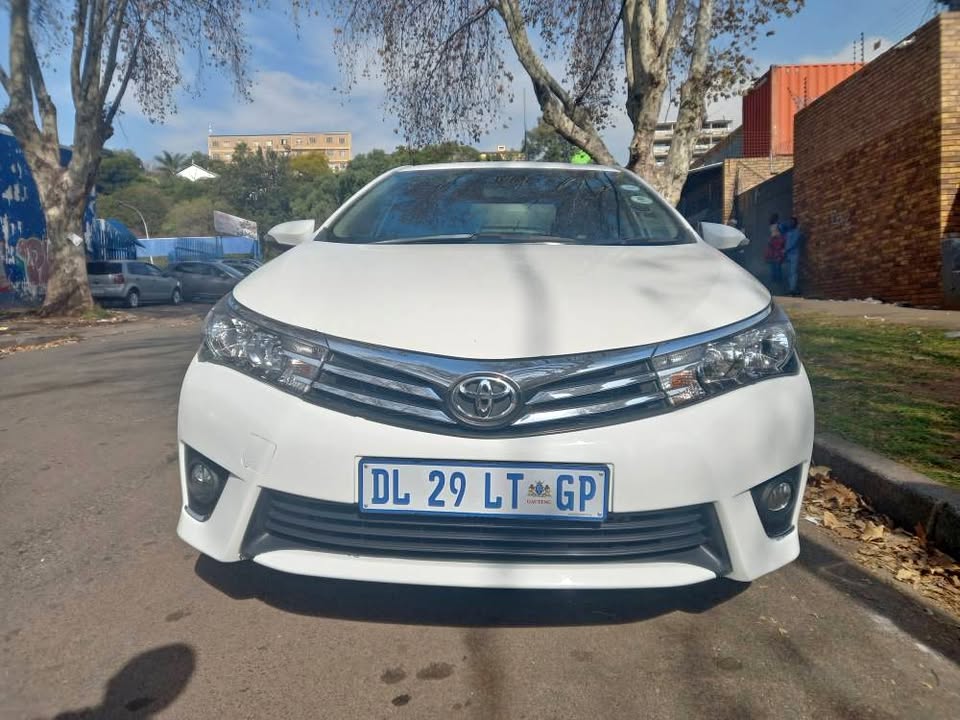 2015 Toyota Corolla Prestige 1.6 Petrol, Automatic, White, 75000kms,Leather seats Reverse.