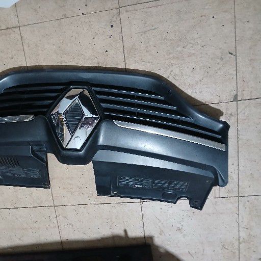 Renault sandero grill - Private Seller Renault sandero grill - Private Seller