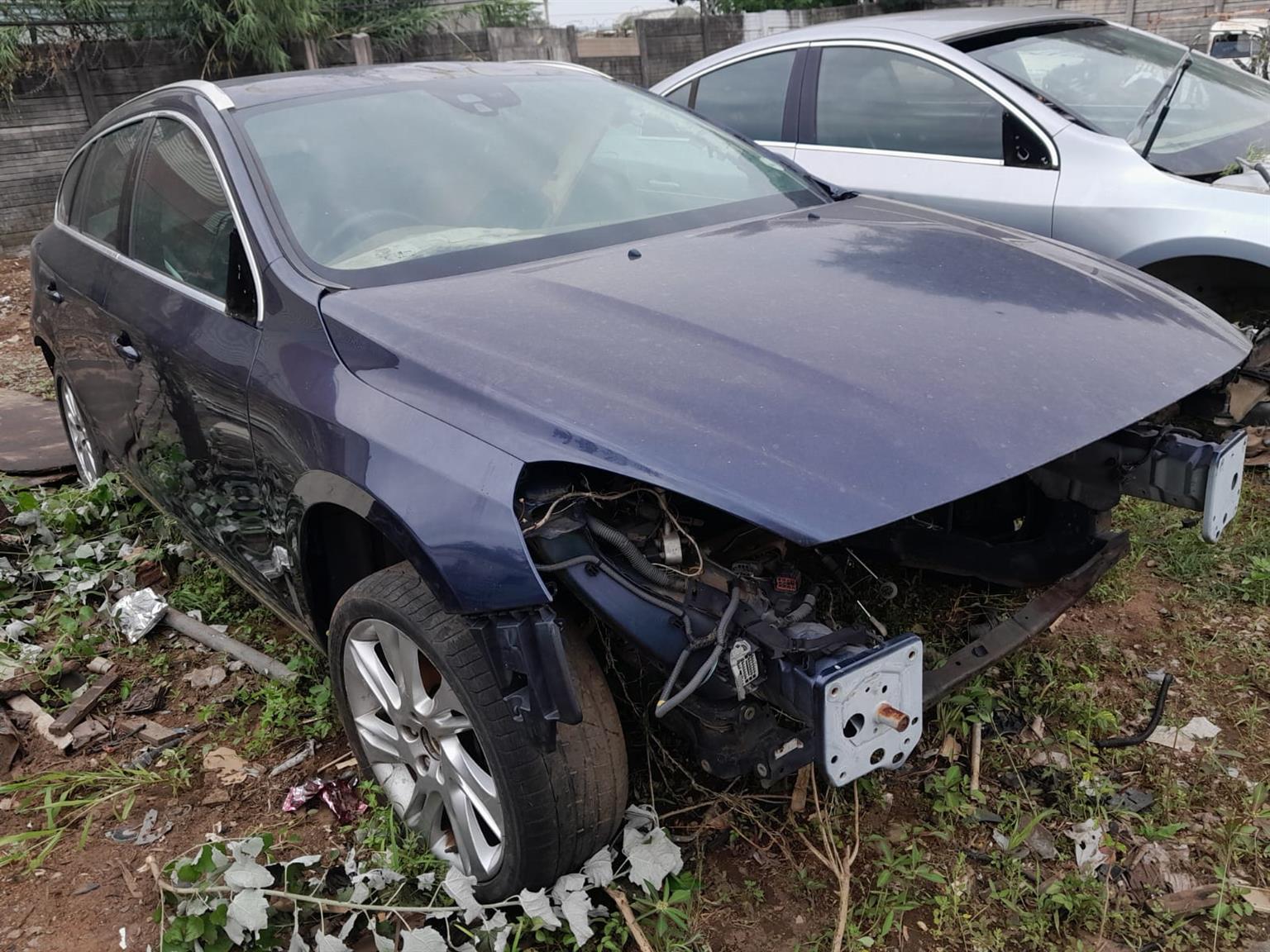 VOLVO V60 2015 PREMIER – FOR STRIPPING - Private Seller VOLVO V60 2015 PREMIER – FOR STRIPPING - Private Seller