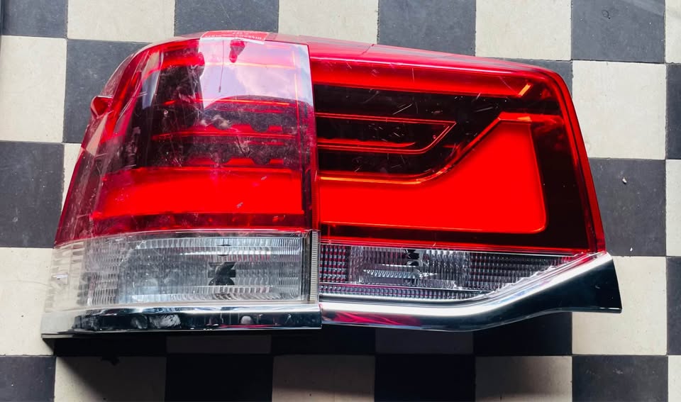 TOYOTA LAND CRUISER LC200 LH Taillights 2016-2020 - Private Seller TOYOTA LAND CRUISER LC200 LH Taillights 2016-2020 - Private Seller