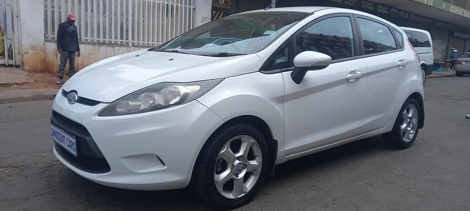 2009 FORD FIESTA 1.4 PETROL, MANUAL, WHITE COLOUR, 82000KM