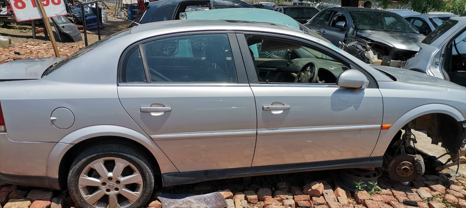 Still Stripping Opel Vectra for Spare Parts