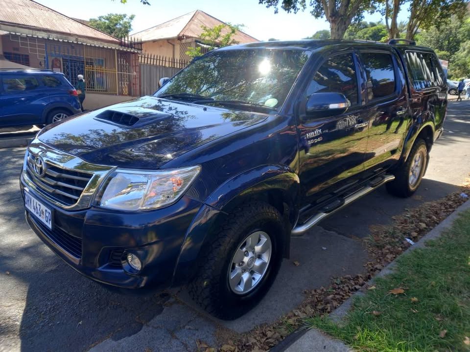 2005 TOYOTA HILUX DOUBLE CAB WITH CANOPY, ENGINE 3.0-D4D DIESEL, MANUAL
