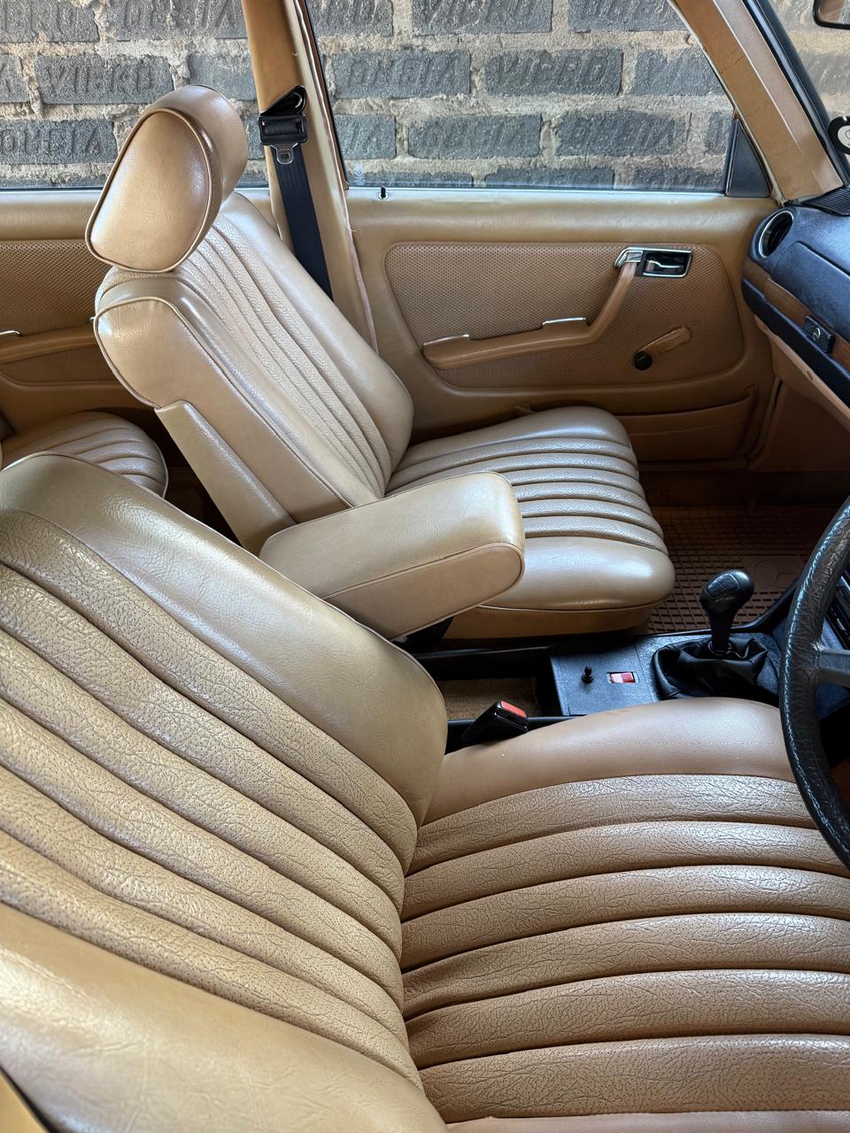 Mercedes Benz w123 200