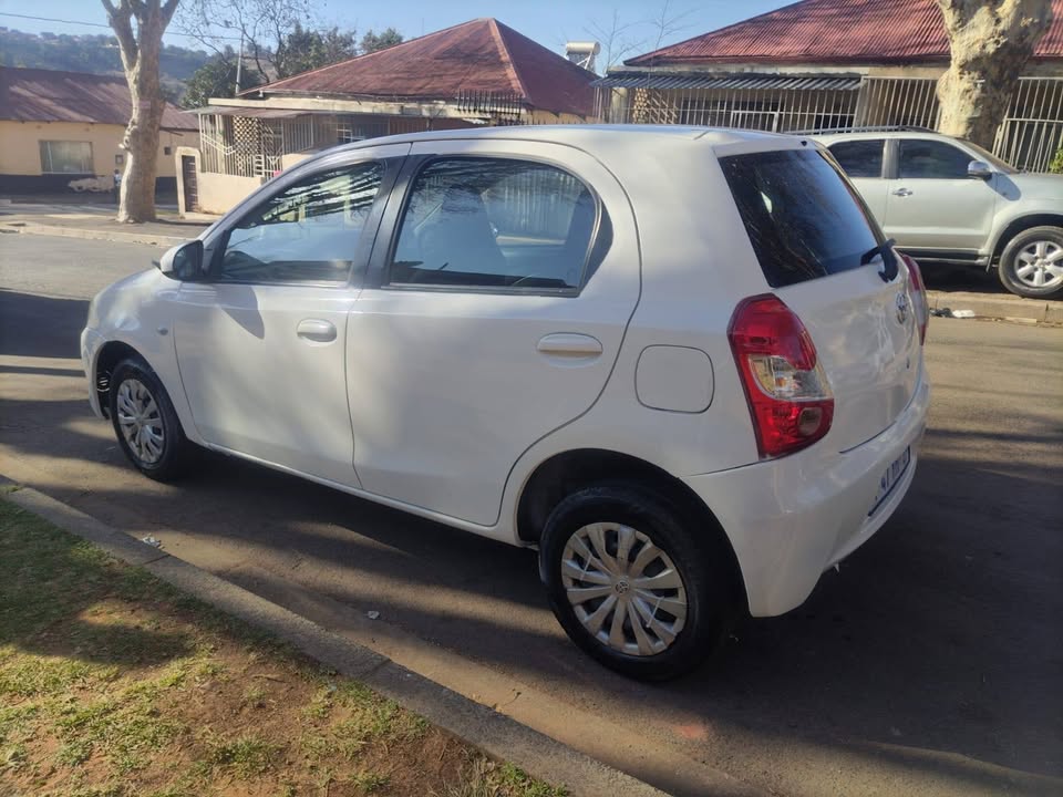 2016 Toyota Etios 1.5 hatchback