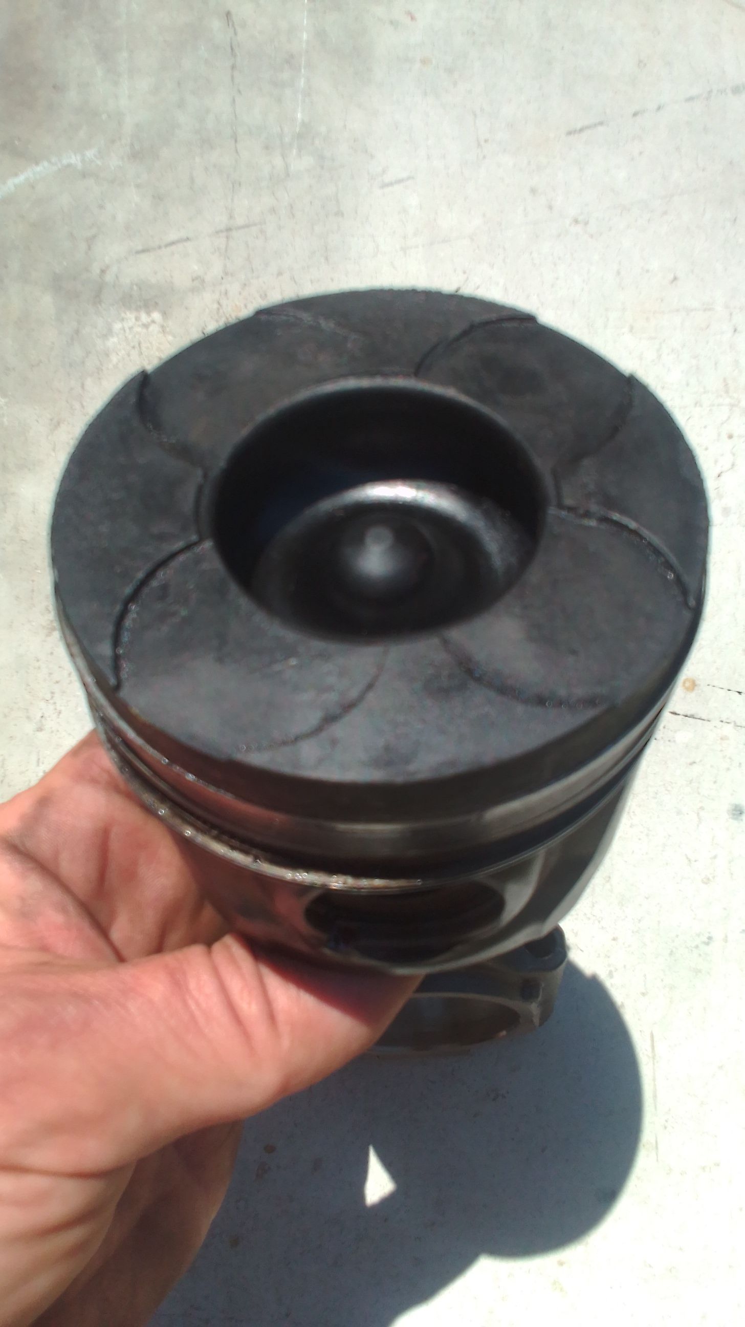 Volvo D5 Piston and conrod - Private Seller Volvo D5 Piston and conrod - Private Seller