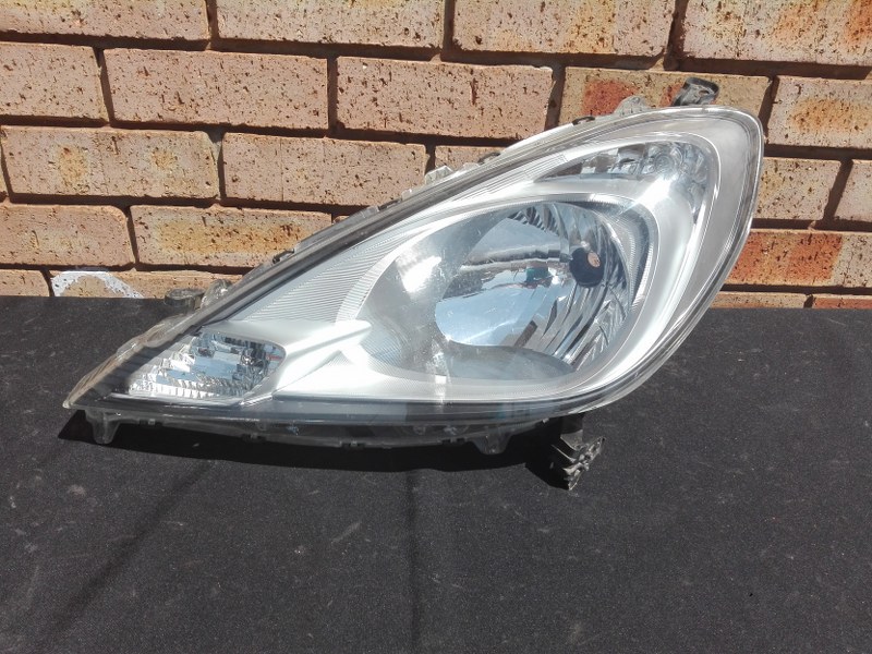 Honda Jazz Left side Headlight - Private Seller Honda Jazz Left side Headlight - Private Seller