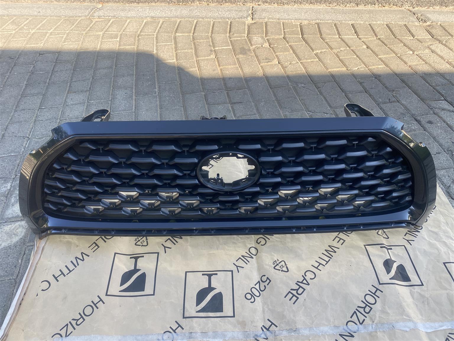 2024 TOYOTA COROLLA CROSS XS RADIATOR GRILLE FOR SALE. IN PRISTINE CONDITION - Private Seller