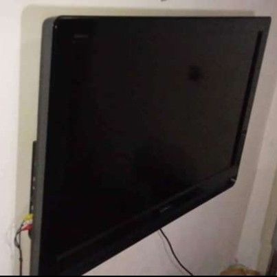 40 inch Sony Bravia flatscreen tv 