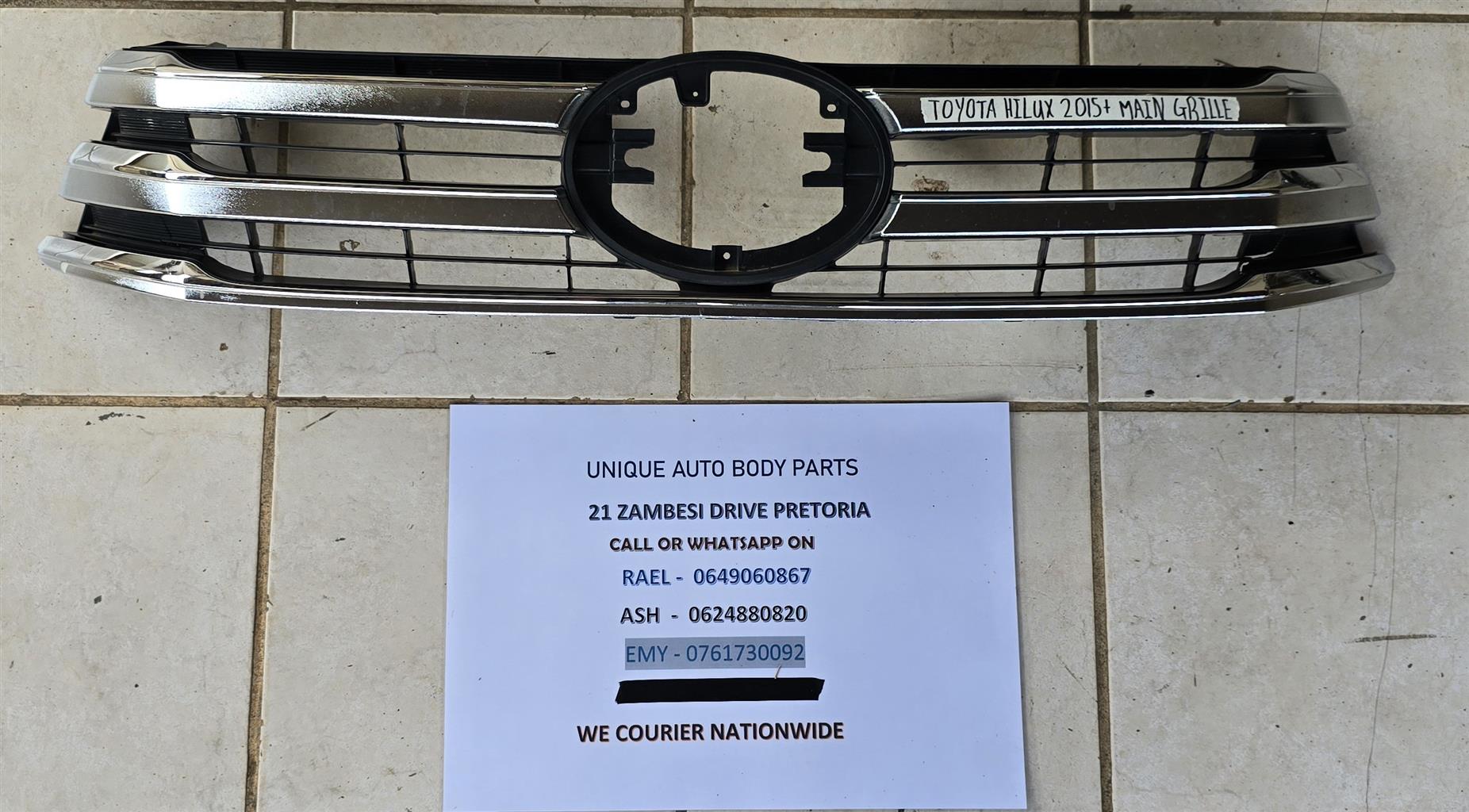 Toyota Hilux 2015 + Main Grille Toyota Hilux 2015 + Main Grille