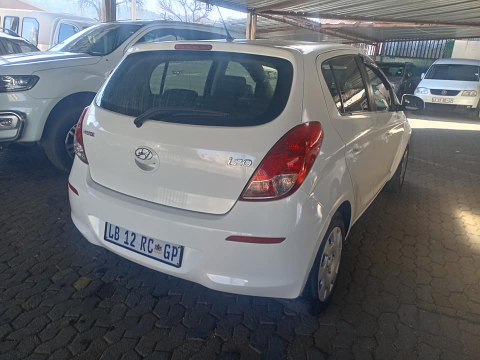 Hyundia i120 1.4 Manual petrol  2013 White